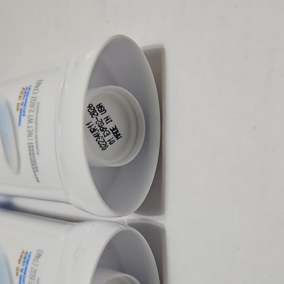 Dove Original Clean Antiperspirant Deodorant Set Of 4 2.6 oz - Picture 4 of 5